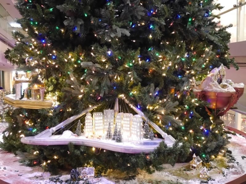 ジオラマツリーの中の“楽器の村”