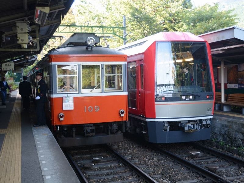 大平台駅のすれ違い