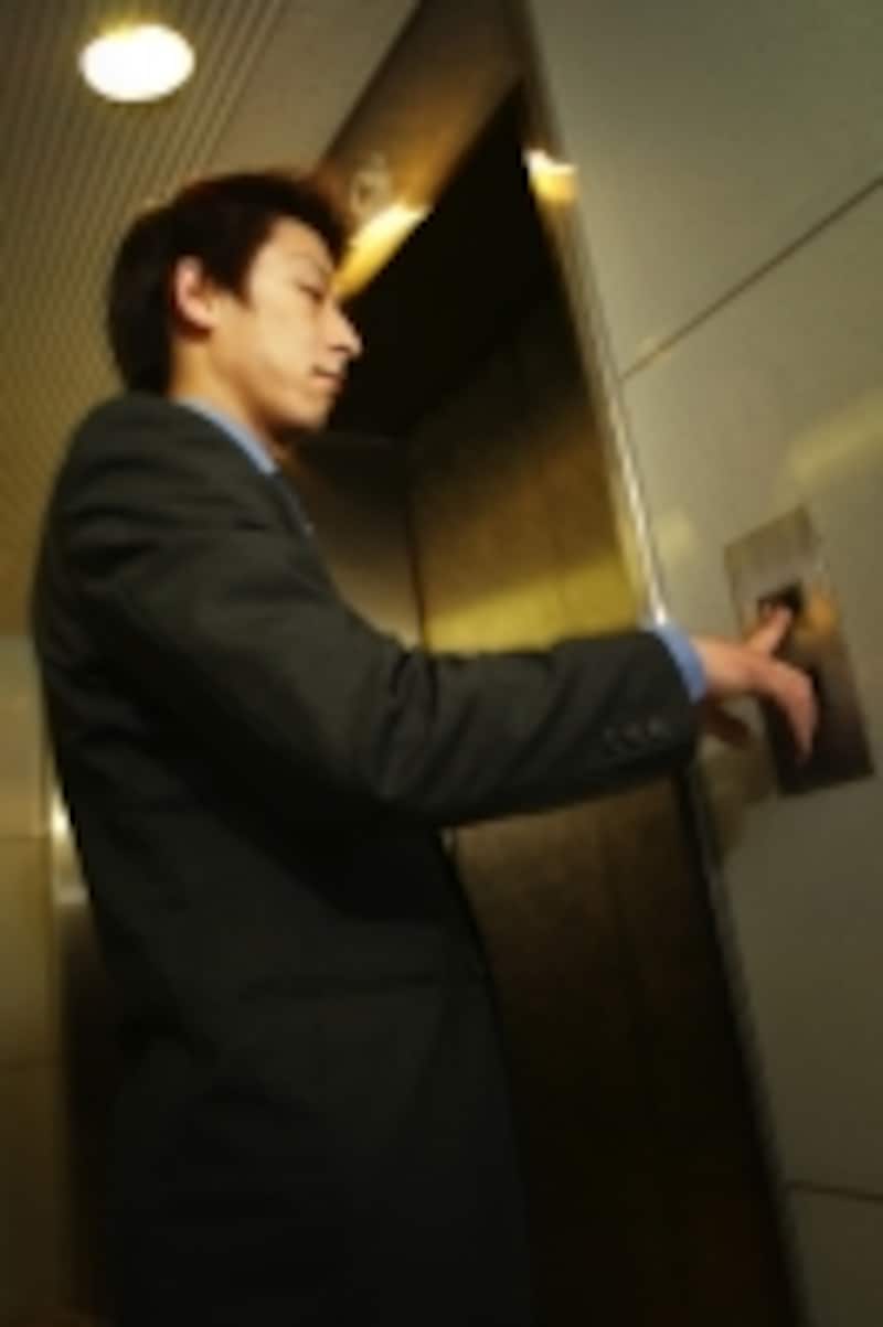 真のエスコートはエレベーターホールで差がつく！