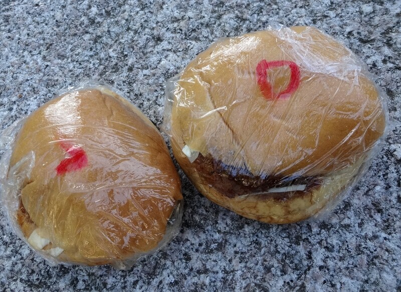 コロッケバーガーのほうが少し大きい