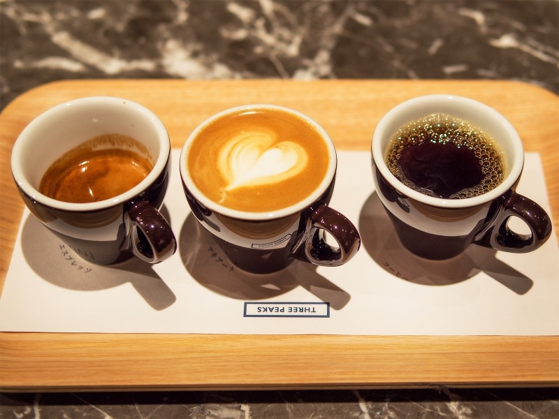 同じコーヒー豆の飲み比べ、3 peaks (600円)