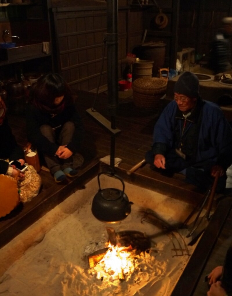 暖かい囲炉裏の火