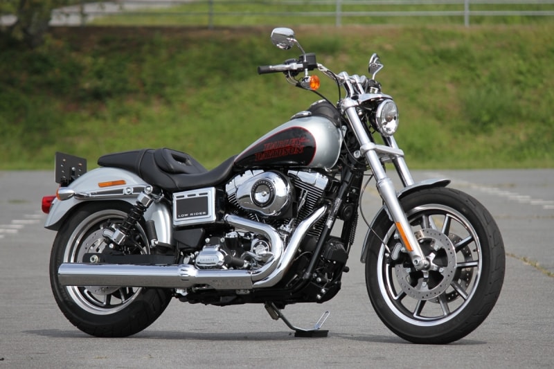 F.I.仕様の最新型 2015 FXDL ローライダー。