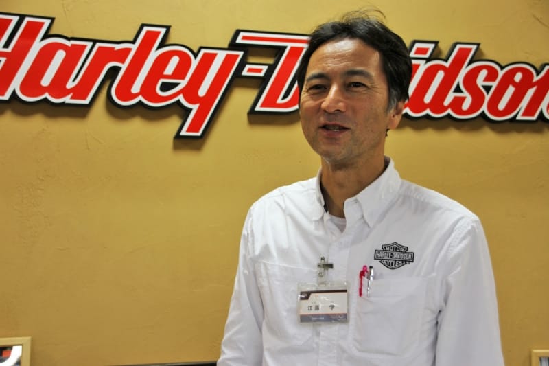 「日々の生活への負担が少ない設定にされるのが一番良いと思います」とは、横浜の丸富オート販売 ハーレーダビッドソンショールーム店長の江原 学さん。