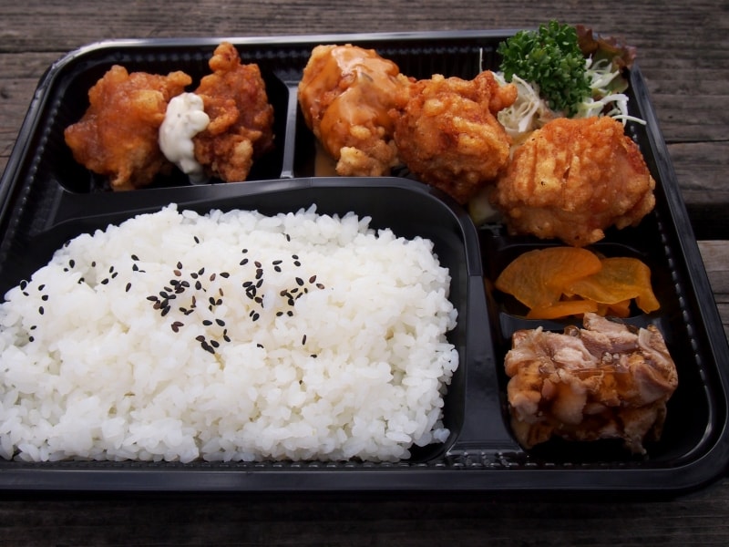 鶏皮の煮こごりや漬物などもある