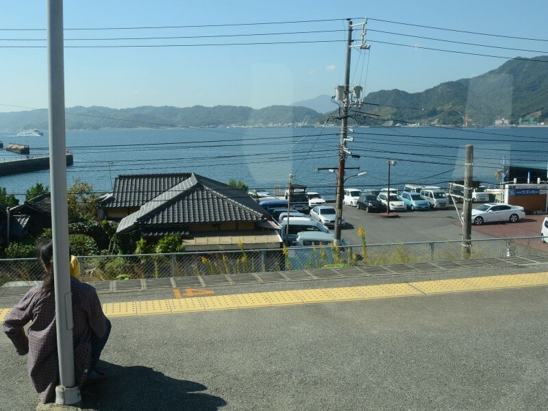 駅から眺めた瀬戸内海