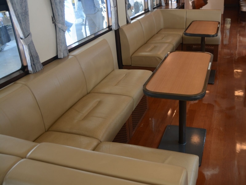 ユニークなソファー席