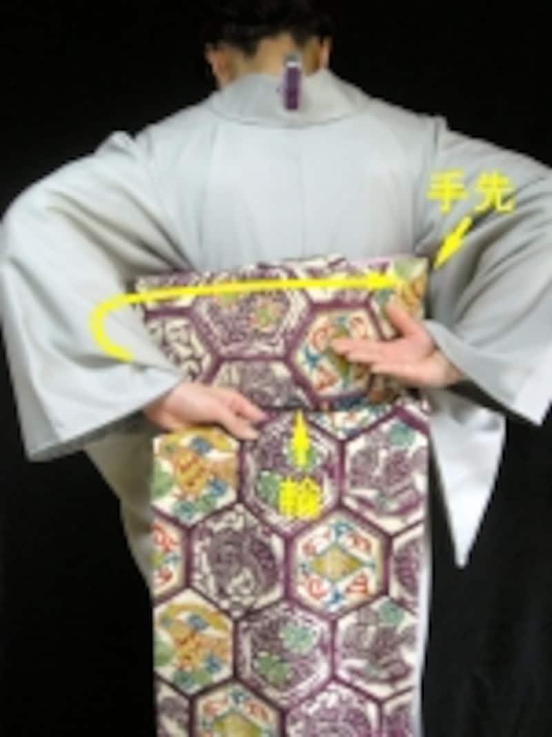 手をのせる時は輪が下にくるように