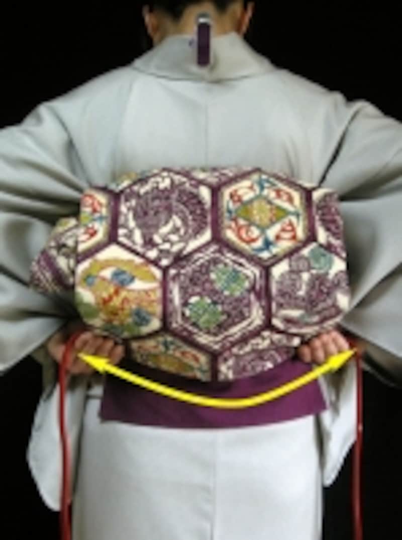 お太鼓の下側に丸みをもたせる