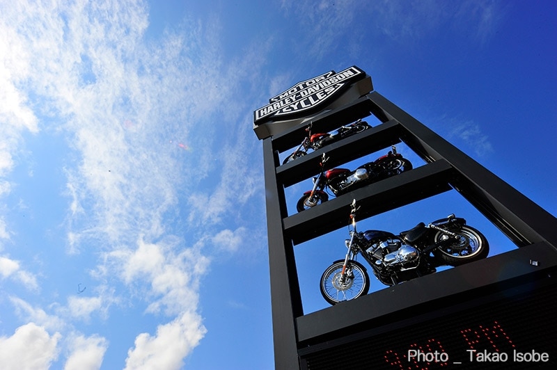 アメリカのカルチャーそのものを具現化しているハーレーダビッドソン。このオートバイに乗ることで得られる価値観は計り知れません。