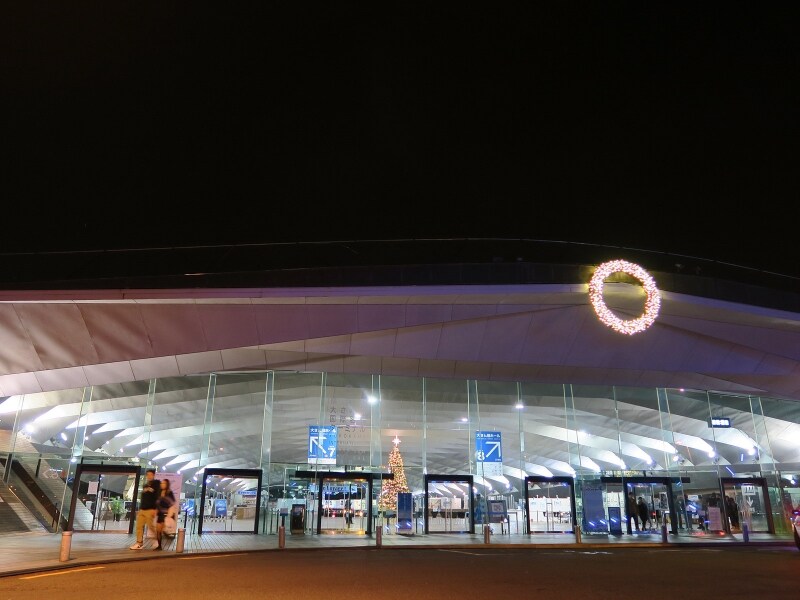 正面入り口に取り付けられたリース