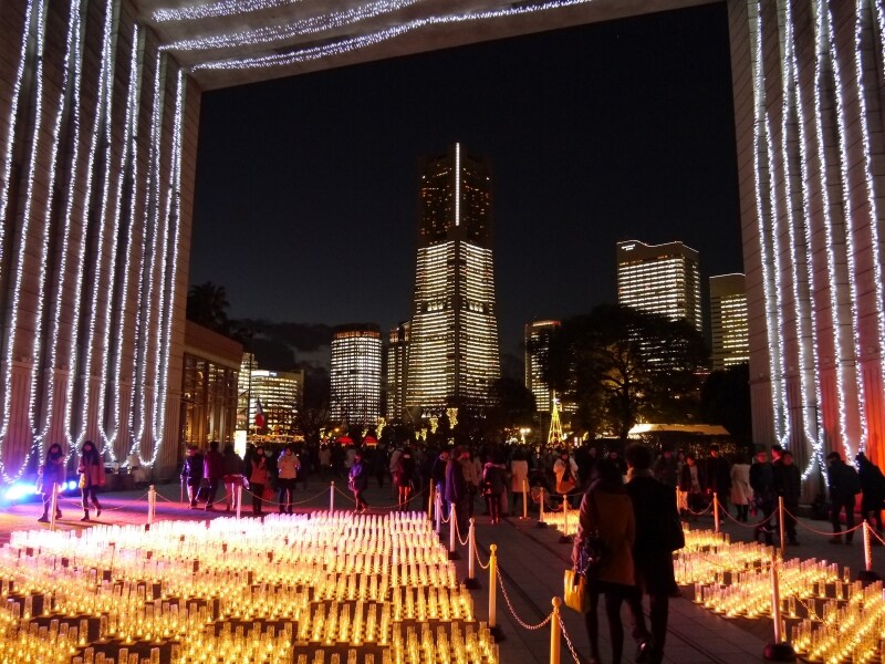 キャンドルの灯りが揺らめき、やさしくあたたかな空間が広がりますundefined※2013年のようす