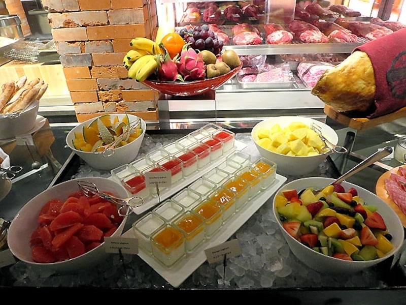 フルーツのブッフェ台