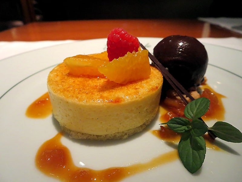 オレンジシブーストとビターチョコレートアイスクリーム マンダリンソース