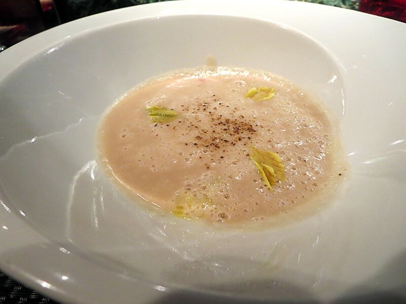 栗のなめらかなヴルーテ セロリとベーコンの香りで