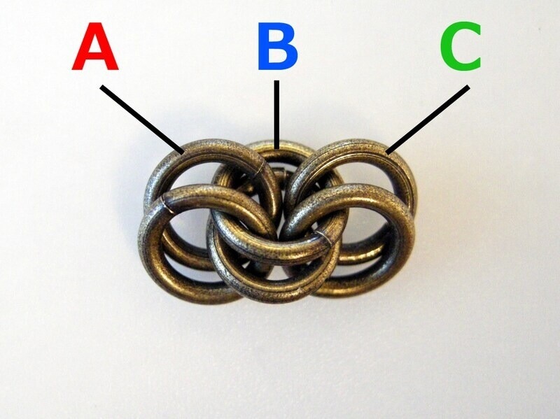 丸カンは2個ずつ使います