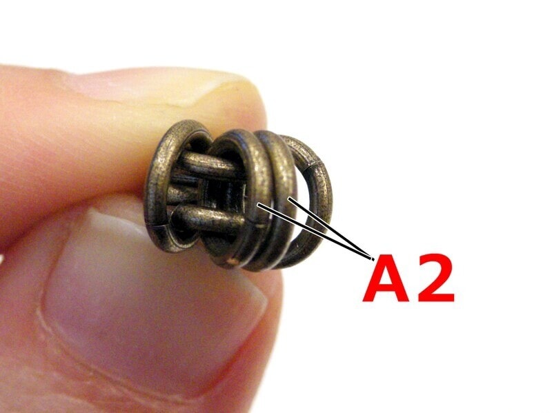 丸カンのとじ目は常にぴったりと