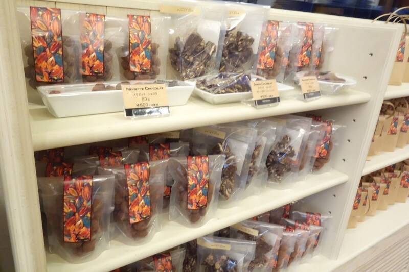 気軽なチョコレートのスナックも