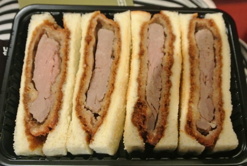 歌舞伎座内でも買えるビーフヘレカツサンド