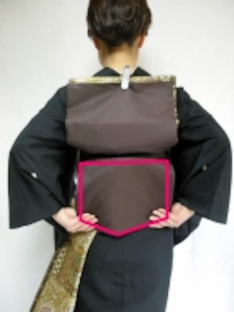 ここを整えることでお太鼓の形がキレイに仕上がる