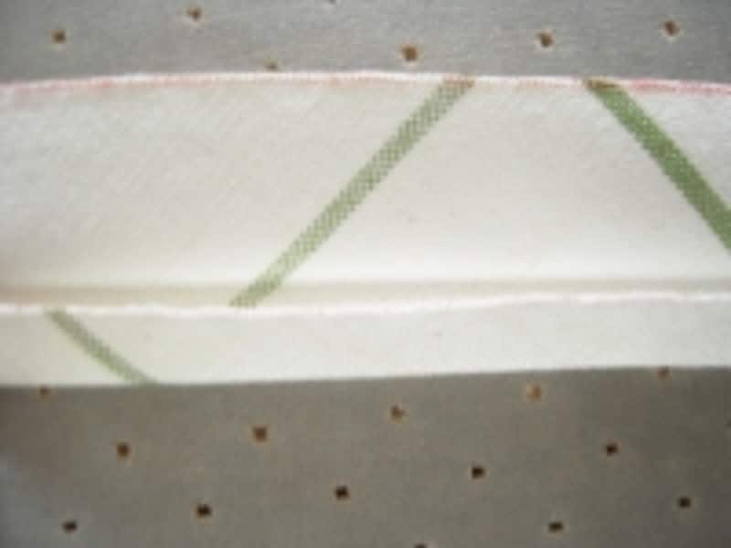 布が伸びないように、アイロンをかける時は、布をひっぱらないようにします