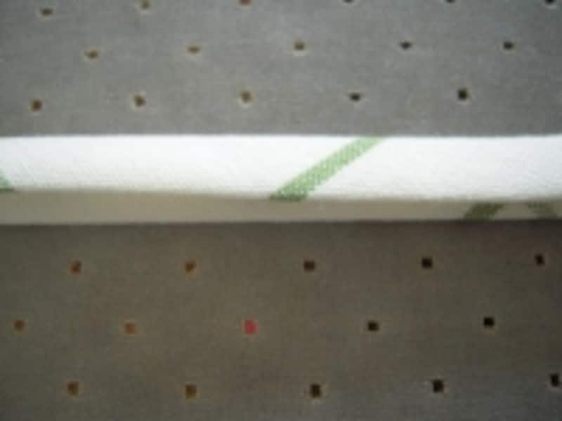 最初の布幅の、ほぼ4分の1の幅になっています