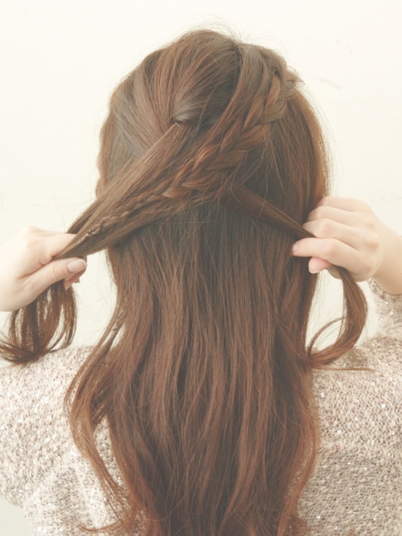 編み込みの毛束に三つ編みを足す