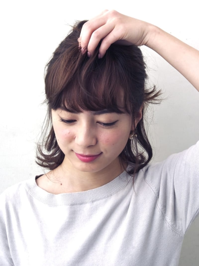 根元をしっかりつまむイメージで