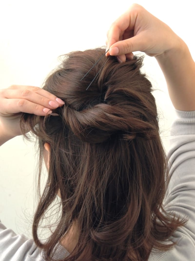 前にひっぱるような感じで