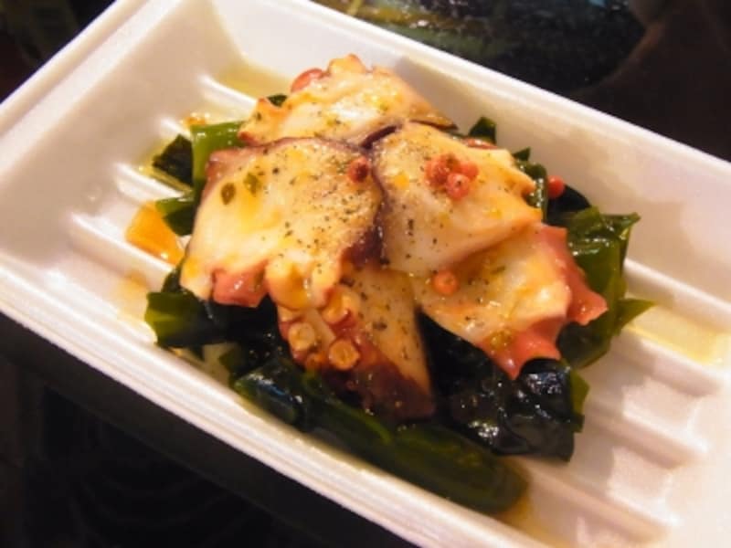 気仙沼産ワカメとタコのカルパッチョ（300円）