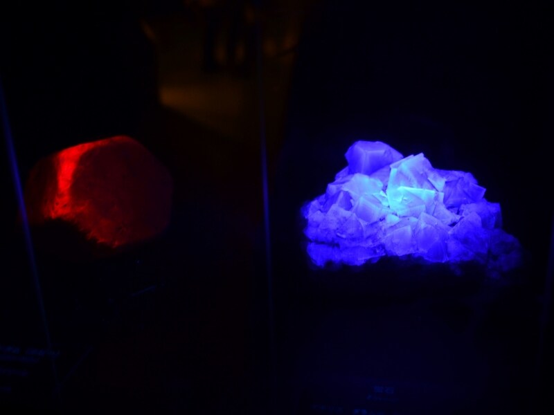 蛍光鉱石のルビーと蛍石