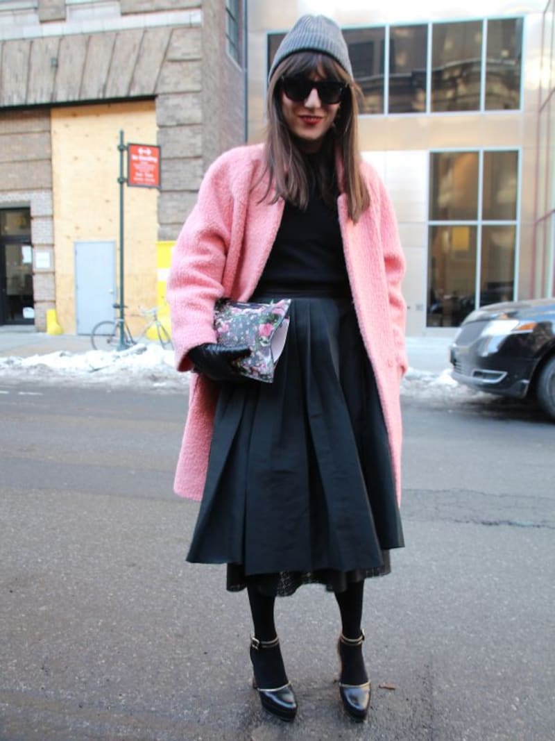 ピンクのチェスターコート