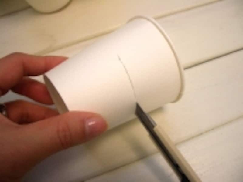 カッターで切る