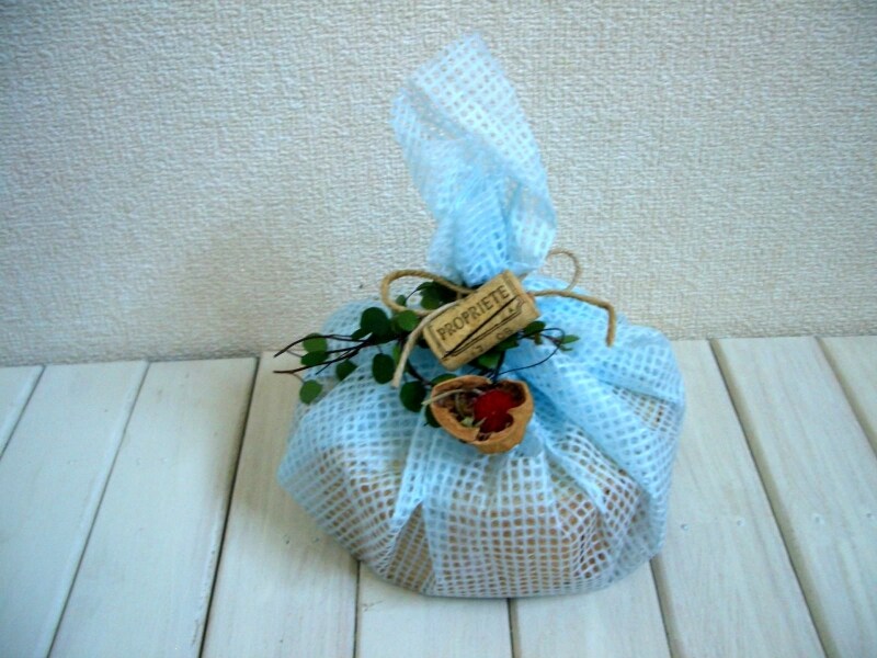 結び目に通して