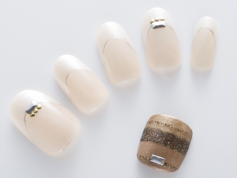 フットのゴールドがハンドを引き立てます