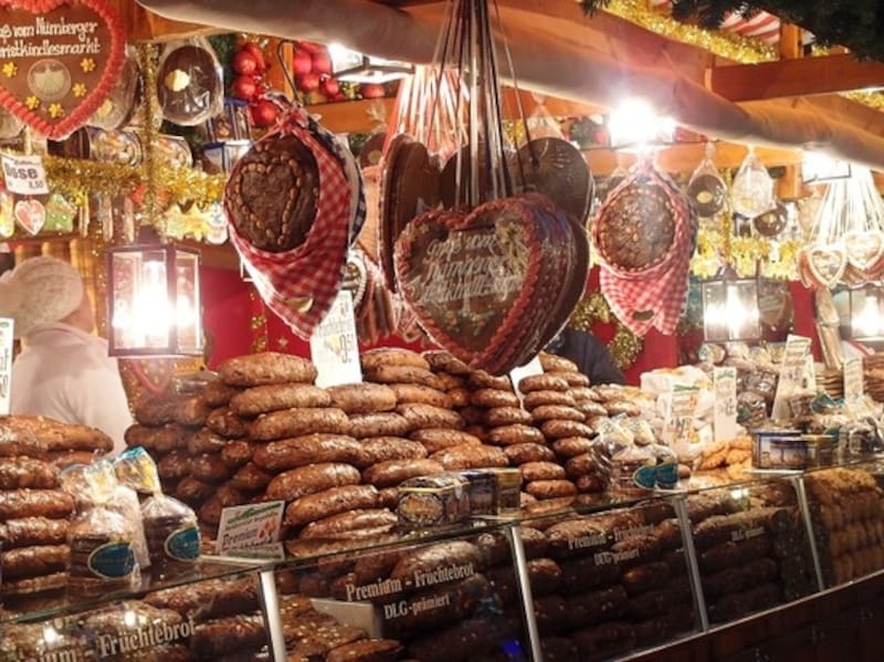 クリスマスマーケットのレープクーヘン