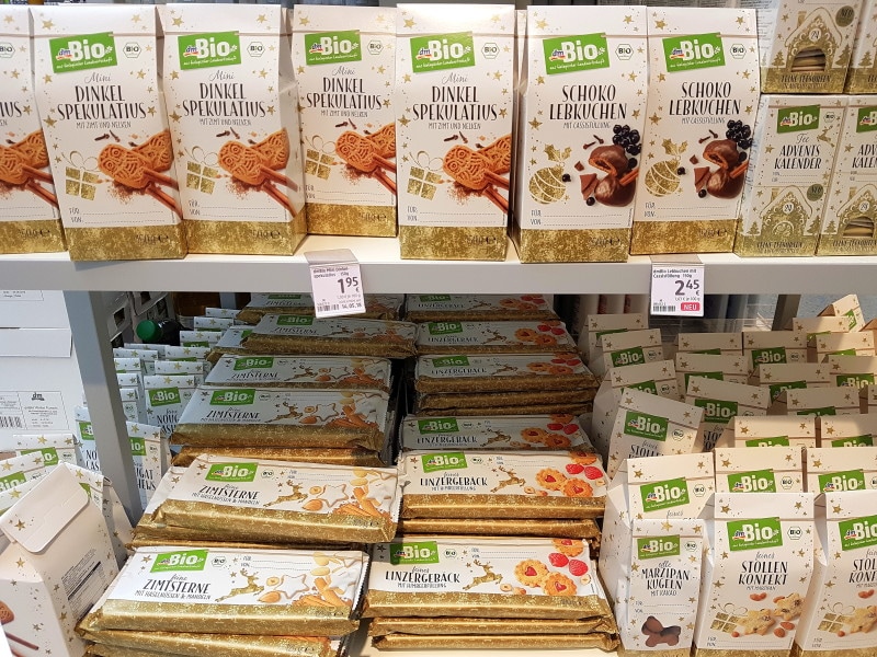 ドラッグストアのクリスマス菓子