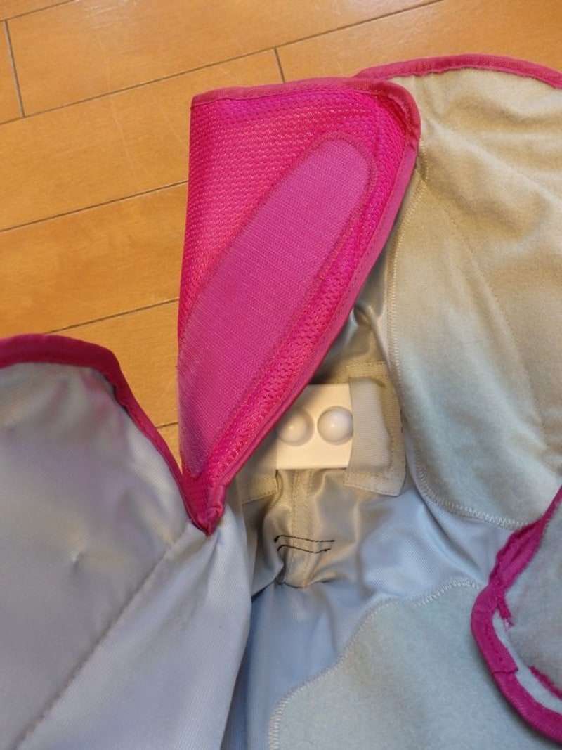 足裏用パッドを底のポケットにセットすると、足裏のマッサージがより強く効果的にできます