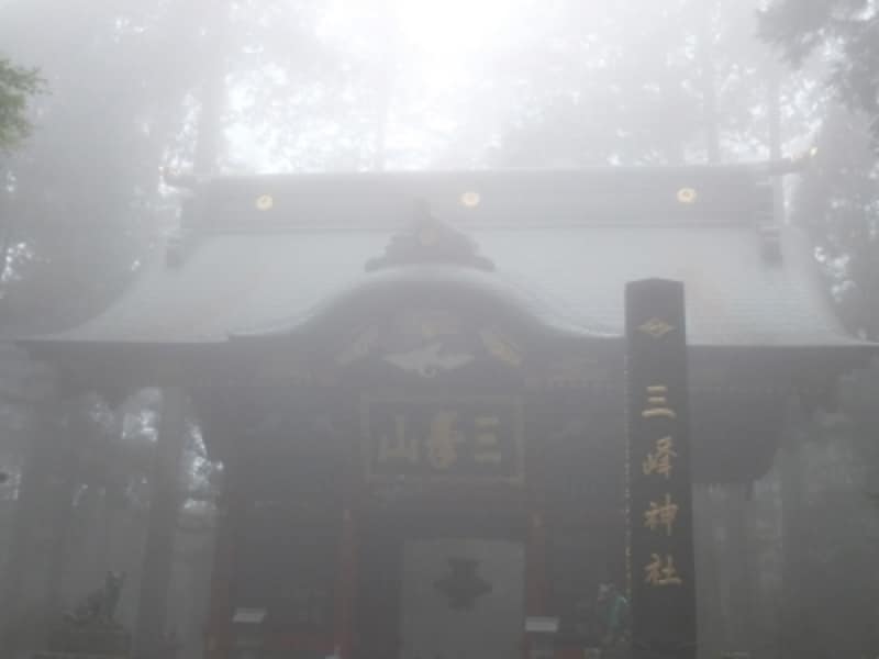 江戸時代までの神仏習合の時代には「仁王門」だった「随心門」