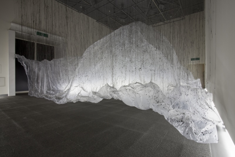 大西康明《体積の裏側》（2009）愛知県美術館での展示。現代美術は素材も技法もさまざまです。