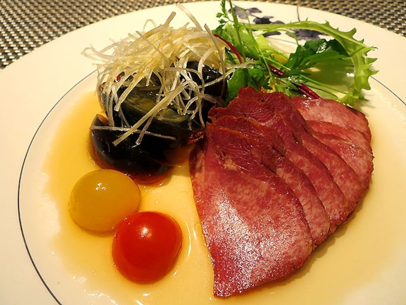 ピータン、牛舌の燻製