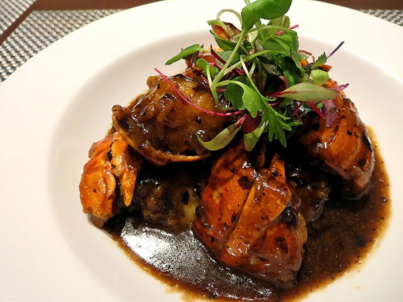 ロブスターの黒豆ソース煮