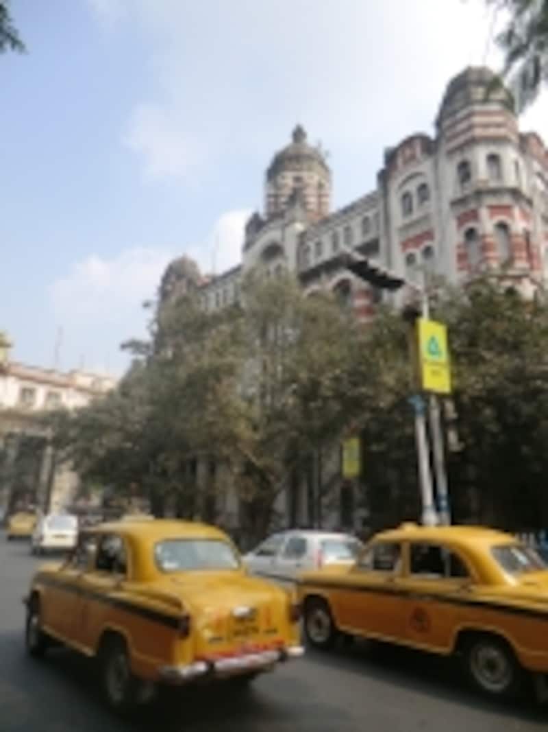 大都市コルカタにはタクシーが多い