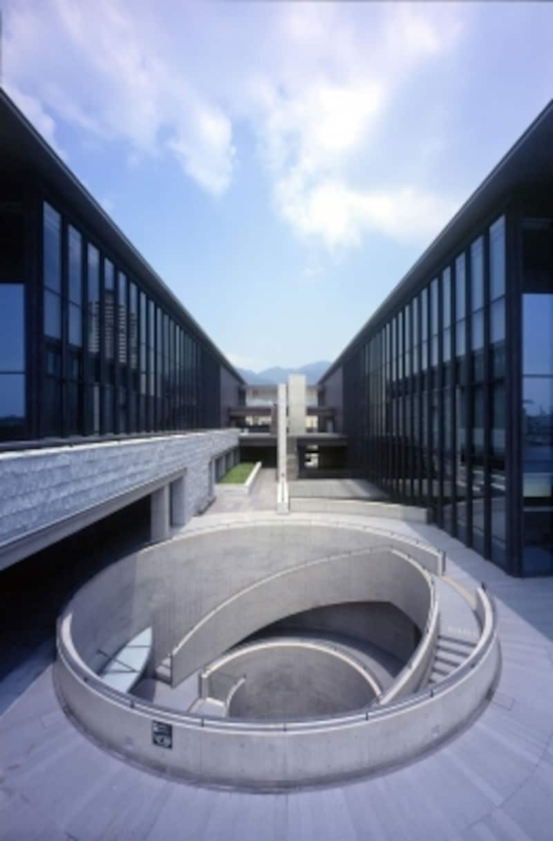 兵庫県立美術館undefined円形テラス
