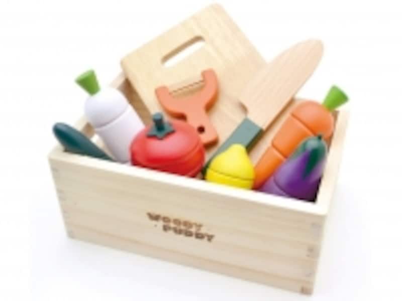 しっかりした木箱はお片付けの練習にもピッタリです