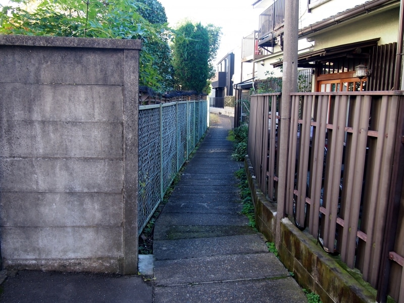 ここが本当に暗渠の上なのかもよくわからない