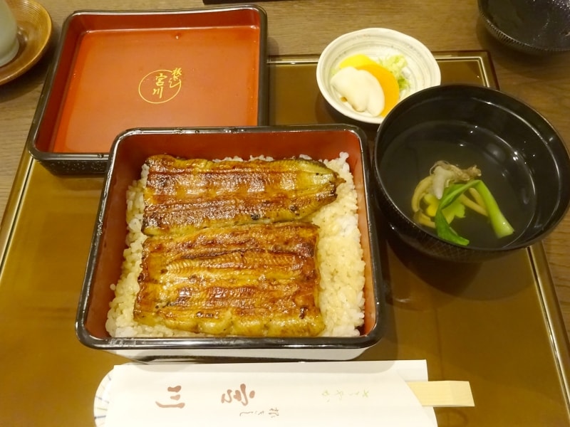 創業より継ぎ足せれたタレで焼き上げたうな重