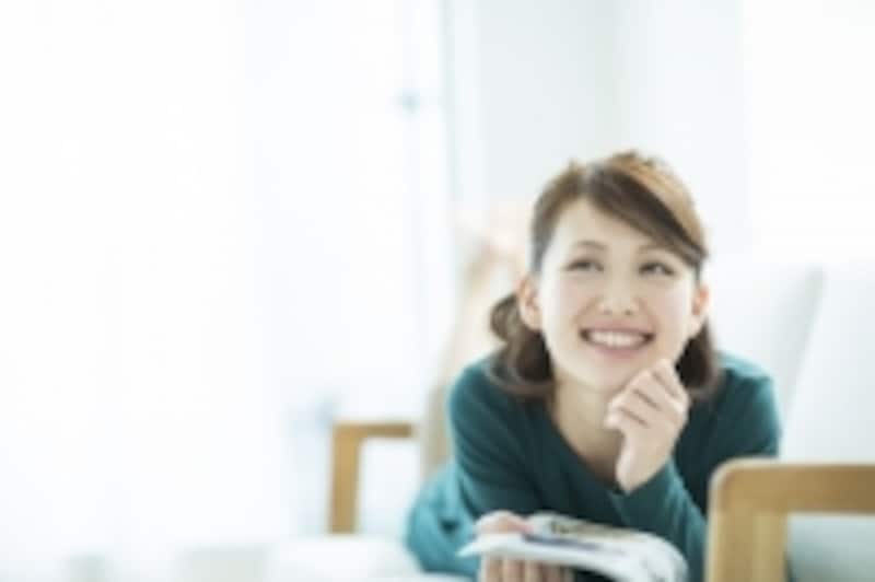 本を読む女性