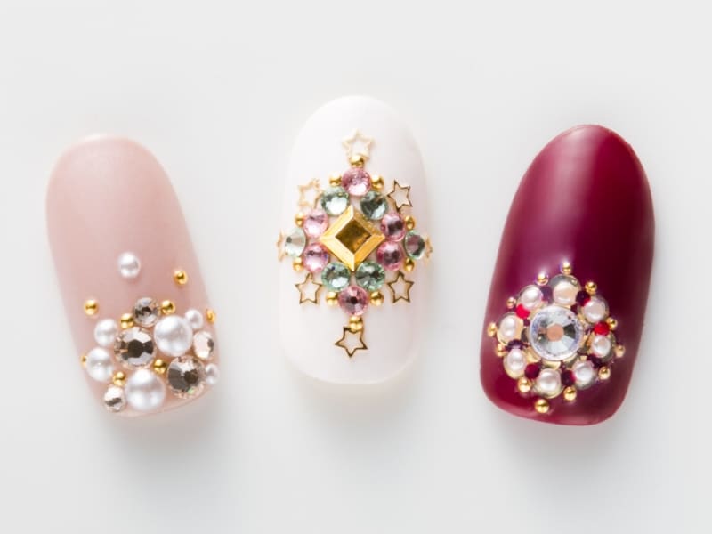 キラキラ輝くラインストーンデザイン