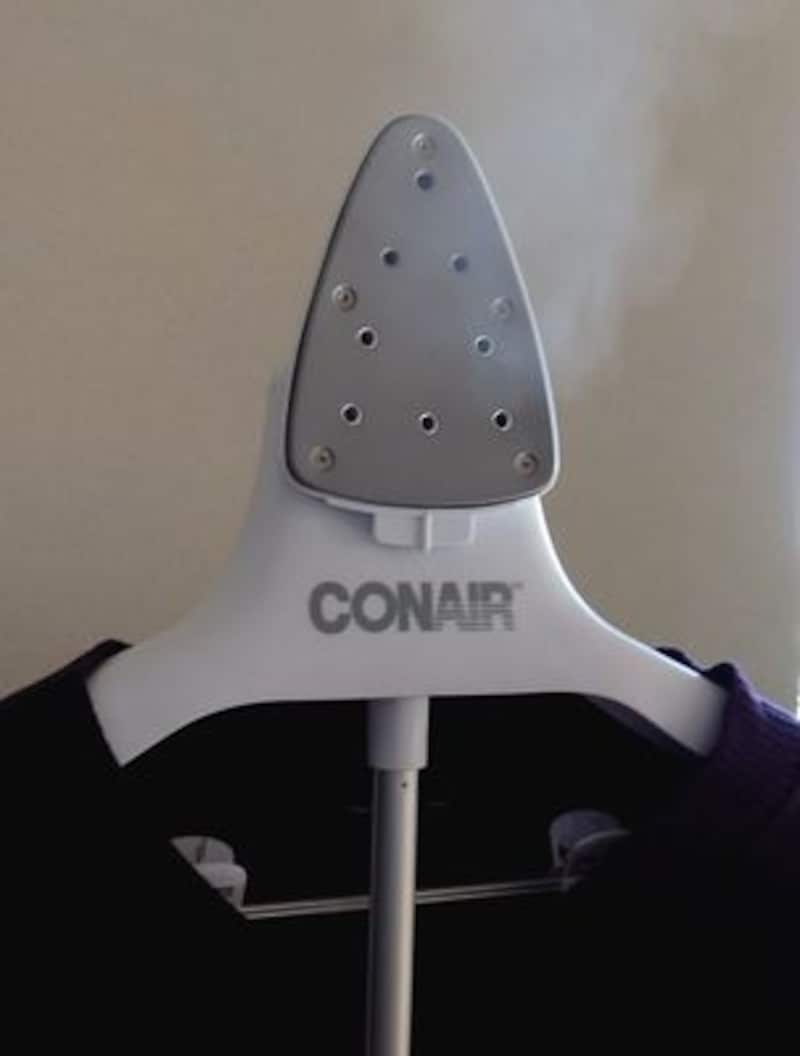 1200Wのたっぷりスチームでみるみるシワをのばします